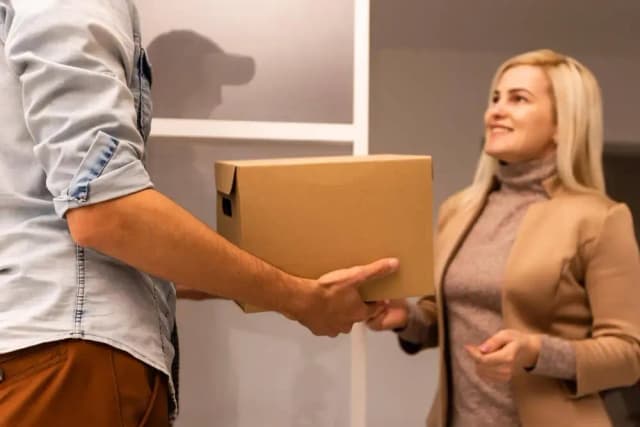Do której jeździ kurier InPost? Sprawdź godziny dostaw i więcej Do której jeździ kurier InPost? Sprawdź godziny dostaw i więcej